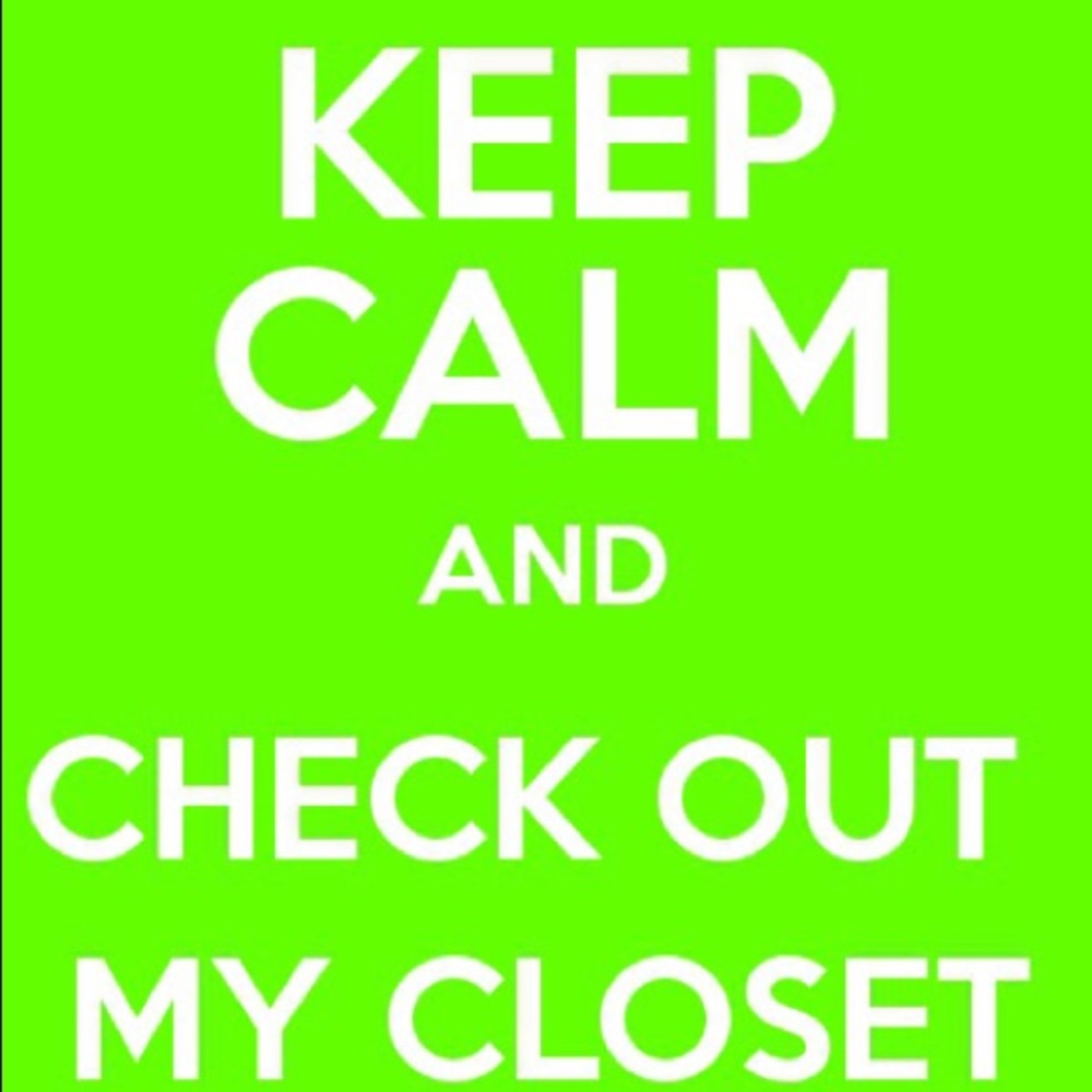 Lots of Vera Bradley items. Great quality